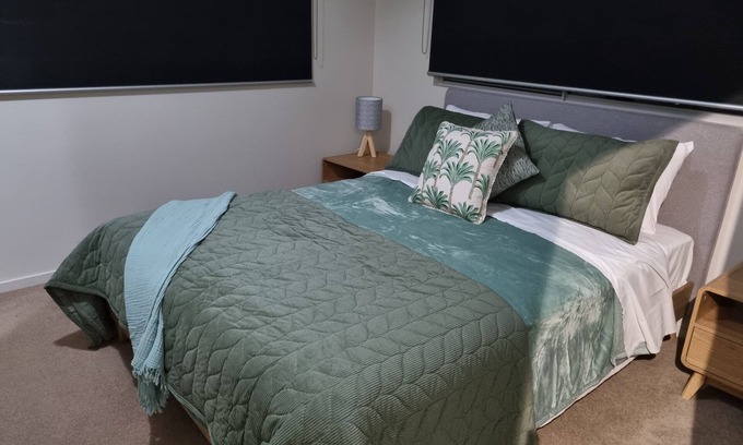 Douglas Apartment | 3 bedroom executive apartment on Ross River ideal for business or family holiday