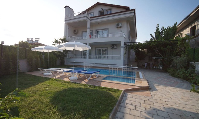 Fethiye Condo | 3 Bedroom Family-sized Apartment with Swimming pool in Fethiye