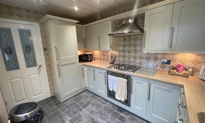 Marley Hill House | 3 Bedroom Spacious House in Sunniside Near Newcastle