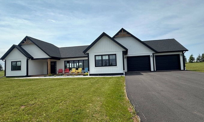Granville House | 3 Bedroom Granville On The Water Home, Minutes To Golf and Beaches