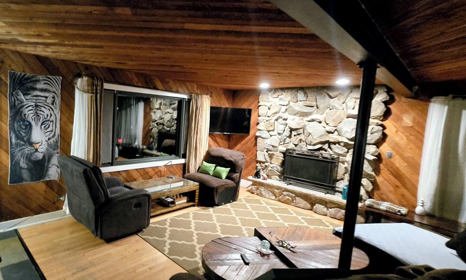 Lemont House | 3-bedroom hillside property in woods with fireplace and lake view