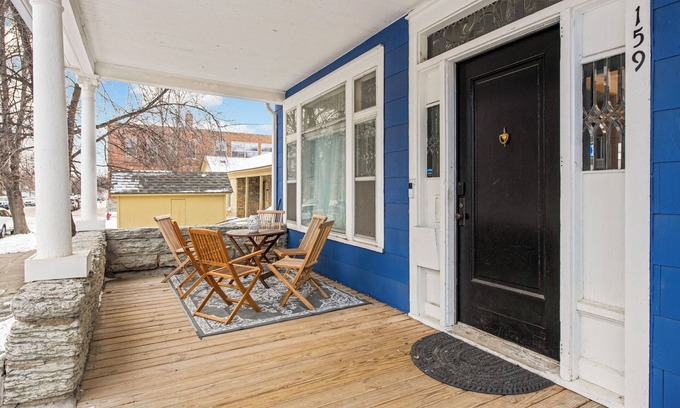 West Seventh House | 3-bedroom historic home walking distance Downtown & Xcel center 12 min to MSP