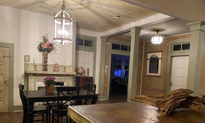 St. Francisville House | 3 bedroom home built in the 1850s centrally located in Saint Francisville