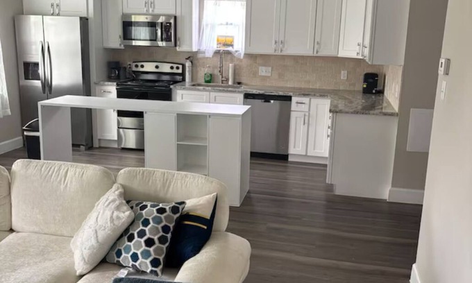 Clute House | 3-Bedroom Home Away From Home