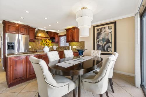 Balboa Peninsula House | 3 Bedroom Home in Balboa - Walk to Pier & Restaurants
