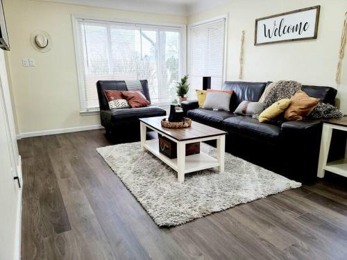 Harper Woods Apartment | 3 bedroom home in great area - Long stay discounts