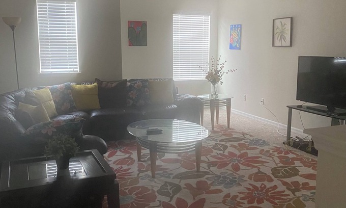 Riverview House | 3-bedroom home located upstairs of my house in enjoyable Riverview with WiFi, AC
