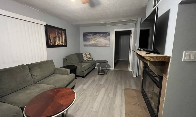 Waukegan House | 3 Bedroom Home near Naval Base!