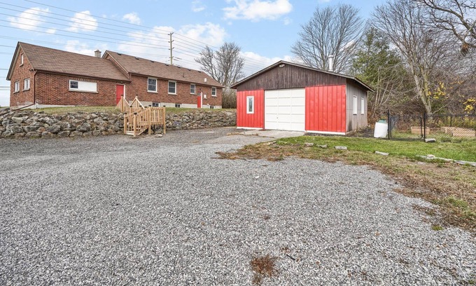 Clarington House | 3 Bedroom Home + Party Barn