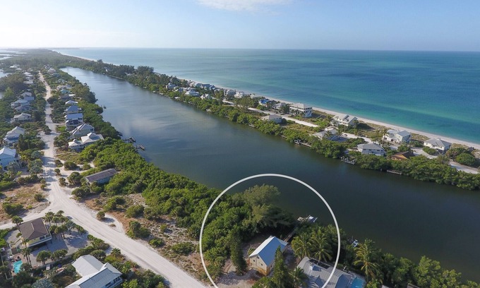 Palm Island House | 3 Bedroom home, private dock, a block to the beach!