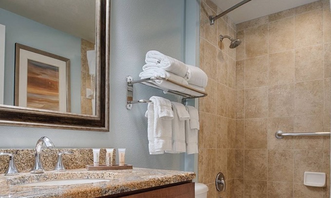 Oxon Hill Hotel | 3-bedroom hotel in peaceful National Harbor.