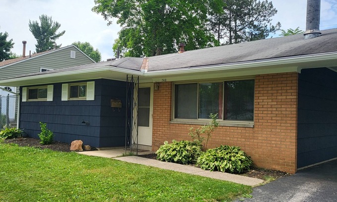 Old North Columbus House | 3-Bedroom House, City Location In Cool Columbus, Great Parking, Fenced Backyard