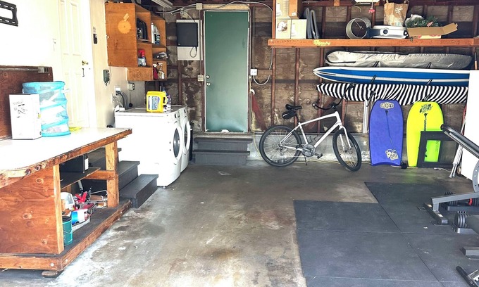 North Redondo House | 3-bedroom house in charming Redondo Beach with fitness room, WiFi and EV charger
