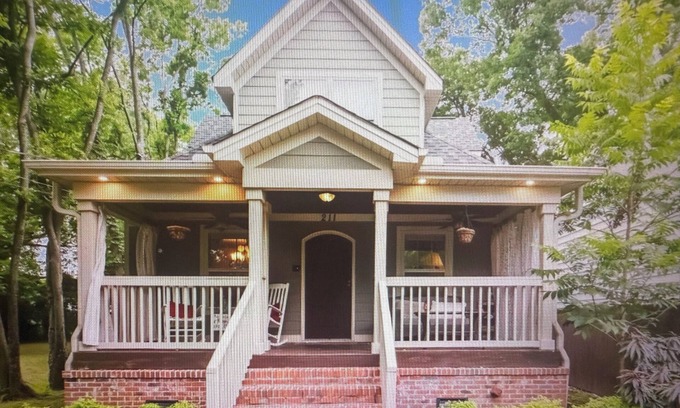 Huntsville House | 3-bedroom house in awesomeve entertainment and easy access to 565.