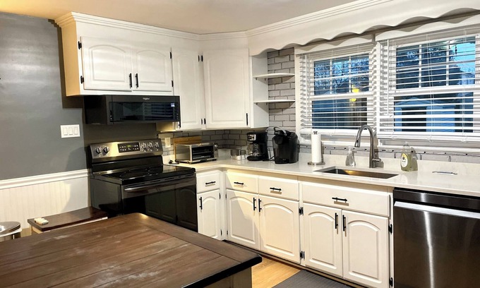 Buffalo House | 3-bedroom house in awesome South Buffalo with AC/Heat, WiFi