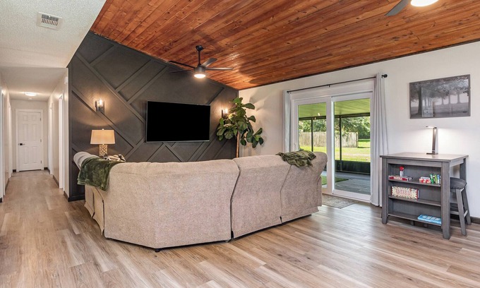 Interchange Square House | 3-bedroom house in beautiful Palm Bay Florida