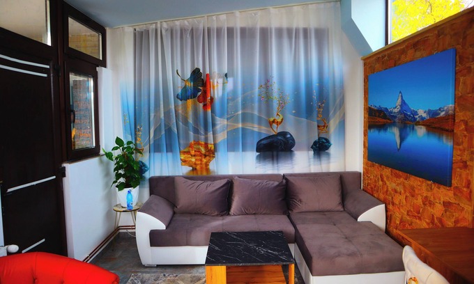 Sector 4 House | 3-bedroom house in charming București with AC, WiFi