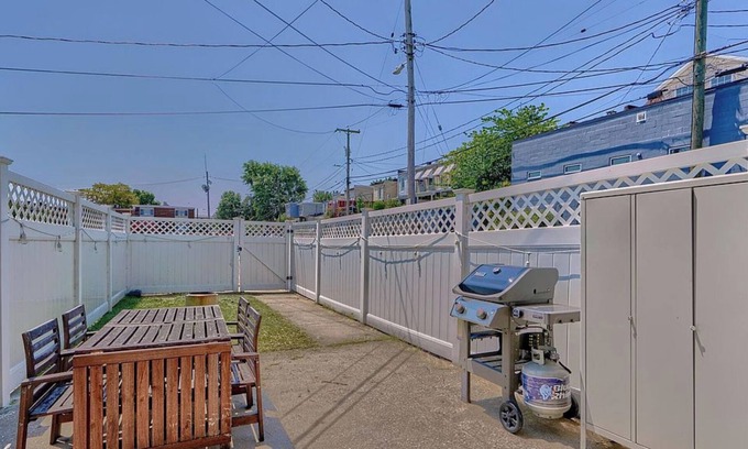 Downtown Baltimore House | 3-bedroom house in charming Baltimore with AC, WiFi, fitness room