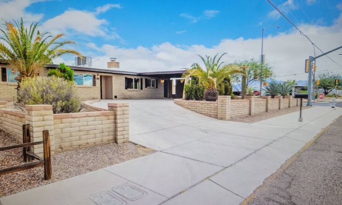South Harrison House | 3-bedroom house in charming Tucson with AC, WiFi. Enjoyable getaway awaits