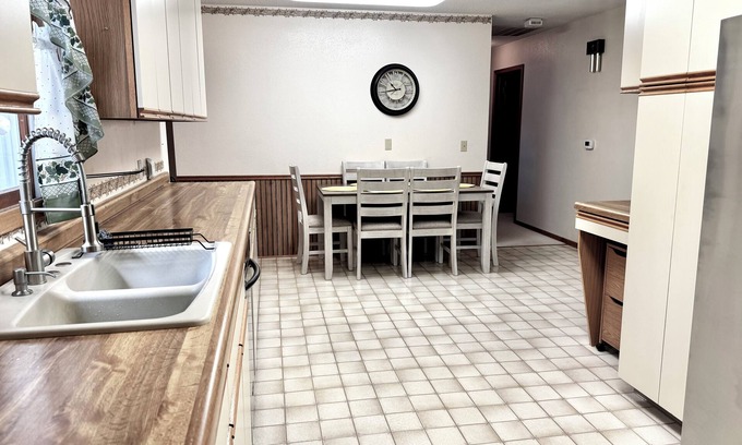 Mapleton House | 3-bedroom house in delightful Mapleton with AC, WiFi. Unwind and enjoy!