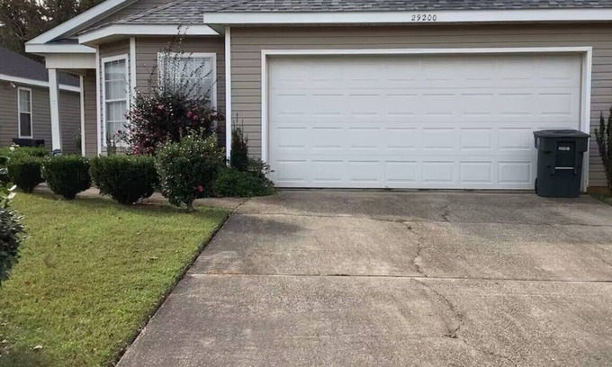 Malbis House | 3-bedroom house in delightful Daphne with AC, WiFi
