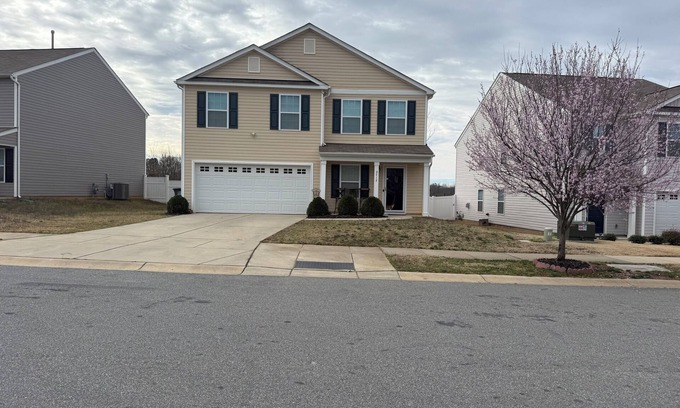 Bessemer City House | 3-bedroom house in enchanting Dallas NC with AC, fitness and more