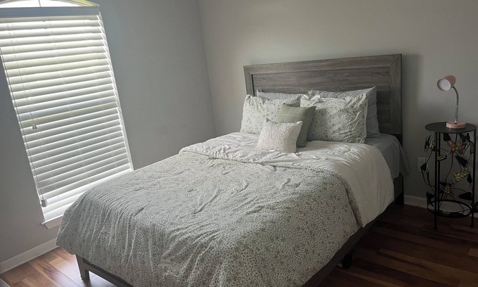Milton House | 3-bedroom house in fabulous Lafayette with WiFi, AC
