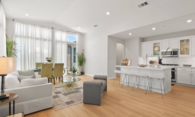 Carmel Mountain Ranch House | 3-bedroom house in fabulous San Diego with Deluxe Resort-living !