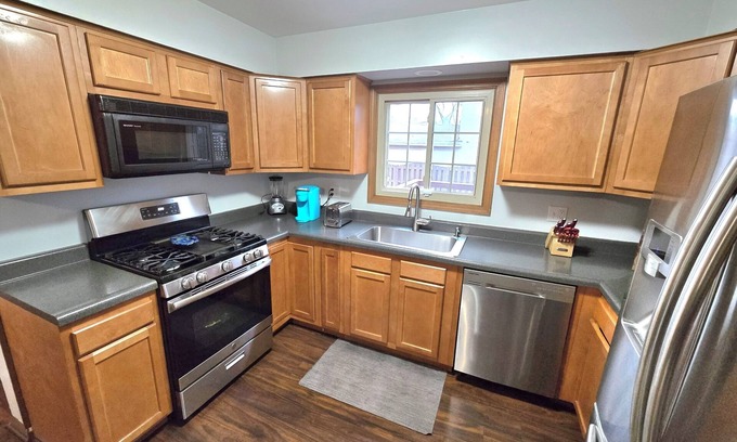 Fox Valley House | 3-bedroom house in lovely Aurora with AC, WiFi. Enjoy your stay