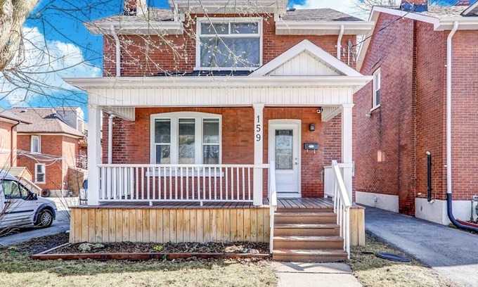 Durham Region Cottage | 3 bedroom house in oshawa