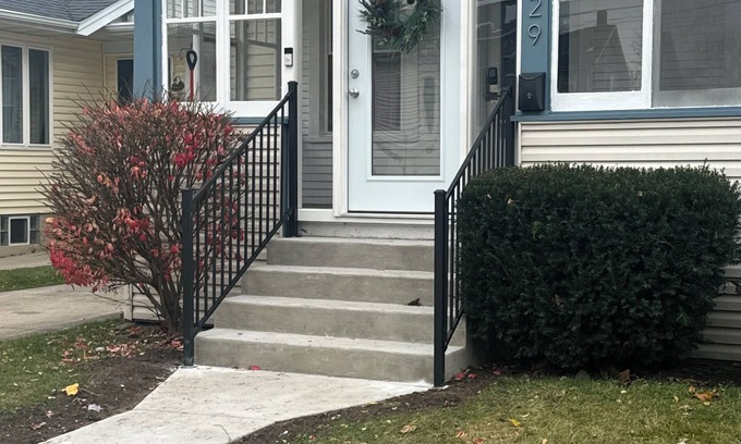 Manitowoc House | 3-bedroom house in perfect Manitowoc Steps away from the beach of Lake Michigan.