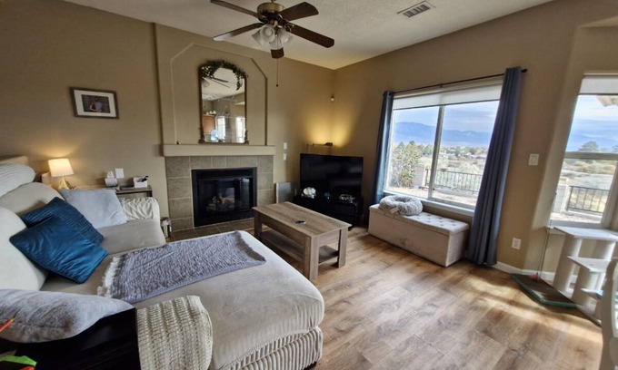 Rio Rancho House | 3-bedroom house in Rio Rancho with WiFi, AC, minutes from Balloon Fiesta Park