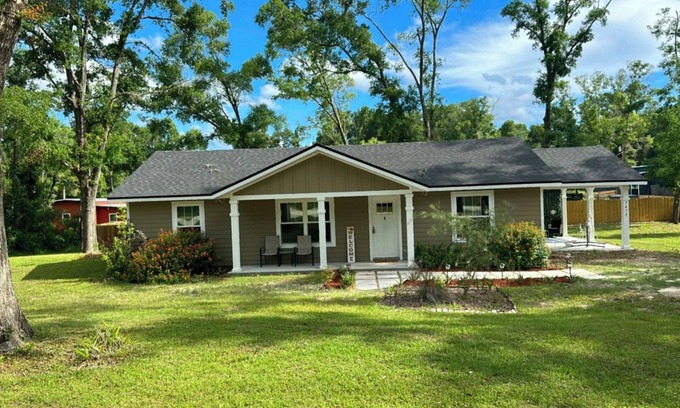 Newberry House | 3-bedroom house in the heart of the “Spring Capital of the world”