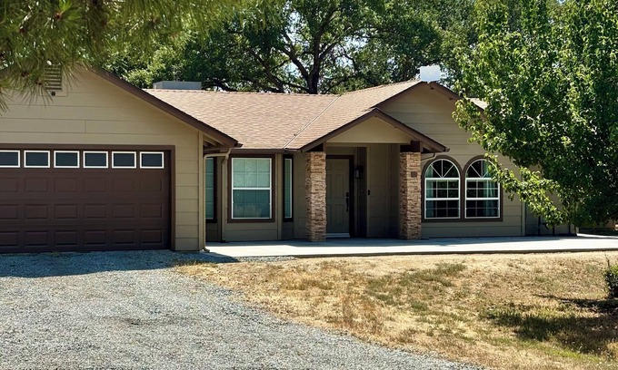 Three Rivers House | 3-bedroom house in tranquil Three Rivers with WiFi, AC. Enjoy nature