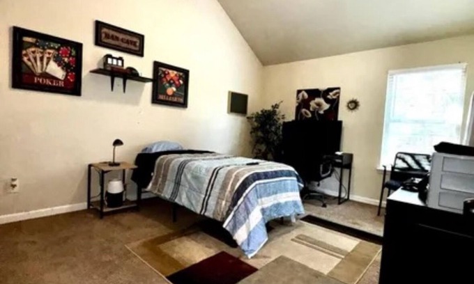 Covington House | 3-bedroom house in welcoming Covington with WiFi, fitness room, AC