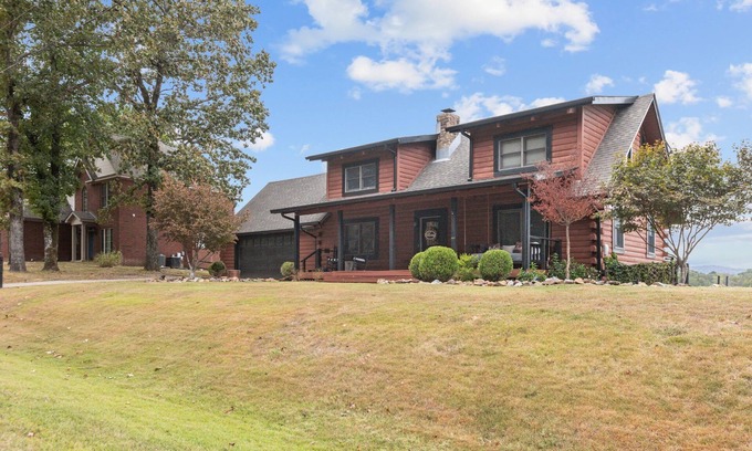 Jones Mills House | 3-bedroom house on Lake Catherine in marvelous Hot Springs with hot tub and gym