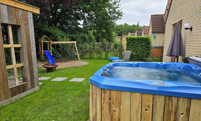 Ewijk House | 3 Bedroom House - Optional Jacuzzi - Playground - Porch - 7pers + Baby