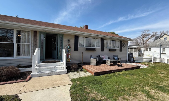 Greenbush House | 3-bedroom house steps from the beach in Saxis,VA with WiFi, AC, & screened porch