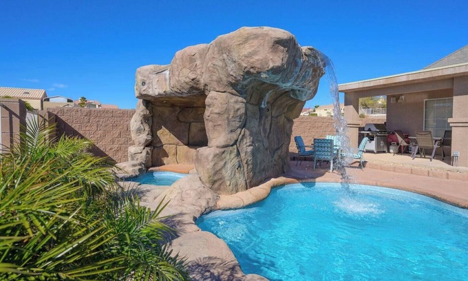Bullhead City House | 3 bedroom house with private jacuzzi & a beautiful pool with a spectacular view.