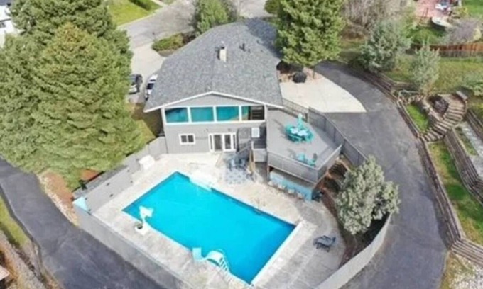 Billings House | 3-bedroom house w/Views, Pool & Hot-tub