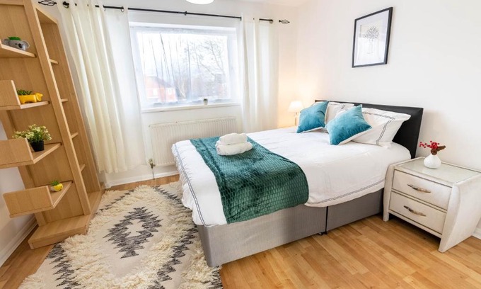 Aylesbury House | 3 Bedroom house with free parking, Dalstone,Aylesbury