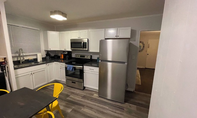 Waukegan House | 3-bedroom house WiFi in lovely Waukegan Near Gurnee
