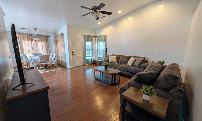 Page House | 3-Bedroom House with AC, WiFi in Beautiful Page/Lake Powell