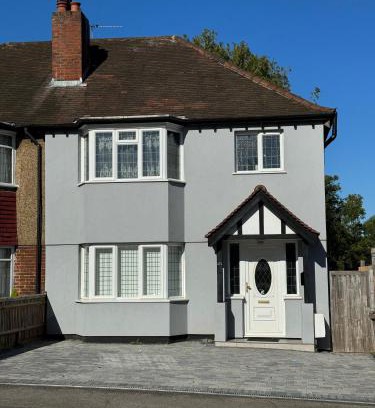 Sutton West Apartment | 3 Bedroom House with Garden in Cheam, London