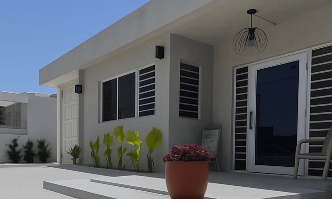 Sabana Abajo House | 3-bedroom house with Wifi available pool, 2 bathrooms, kitchen. for 6 people