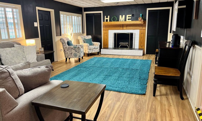 Melbourne House | 3-bedroom immaculate home in lovely Melbourne with WiFi, fitness room, AC
