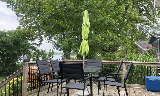 Dunnville Cottage | 3 bedroom Lake Erie Cottage. Close to Rock Point Provincial Park. Pet Friendly