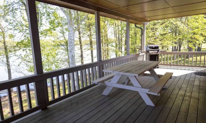 Cadiz Condo | 3 Bedroom Lakefront Condos - Dog Friendly