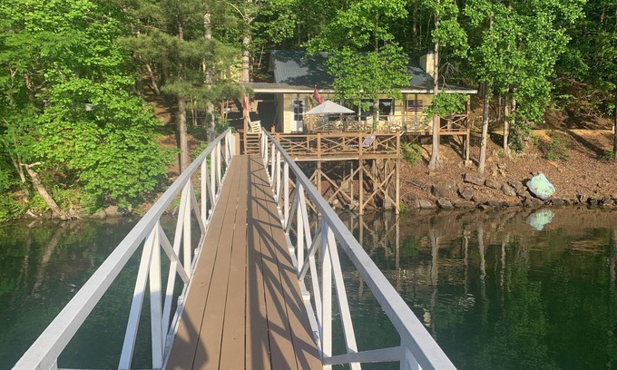 Arley Cottage | 3 bedroom Lakefront Cozy Cottage only a few steps to the lake! NO PETS!