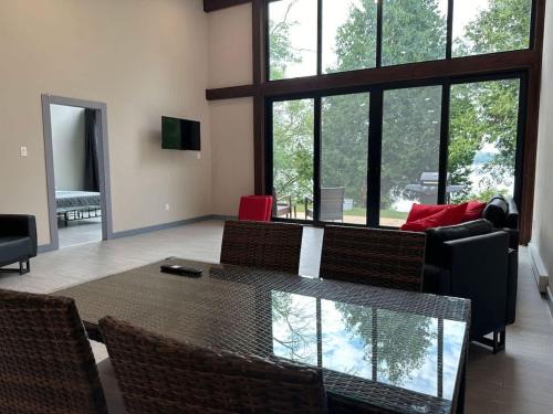 Lakefield House | 3-bedroom Lakefront Villa #7